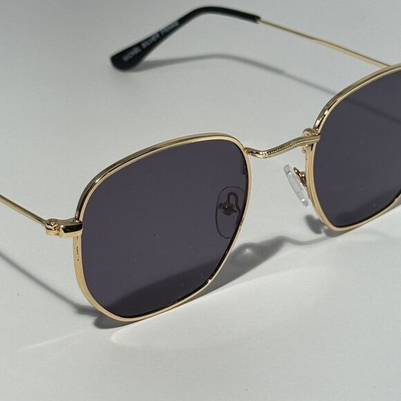 1638 NEW Gold Frame Square Sunglasses Dark Lenses Retro Vintage Style Chic - Picture 7 of 10